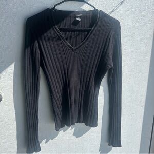 Guess V-Neck Sweater | Size Large | Color Black